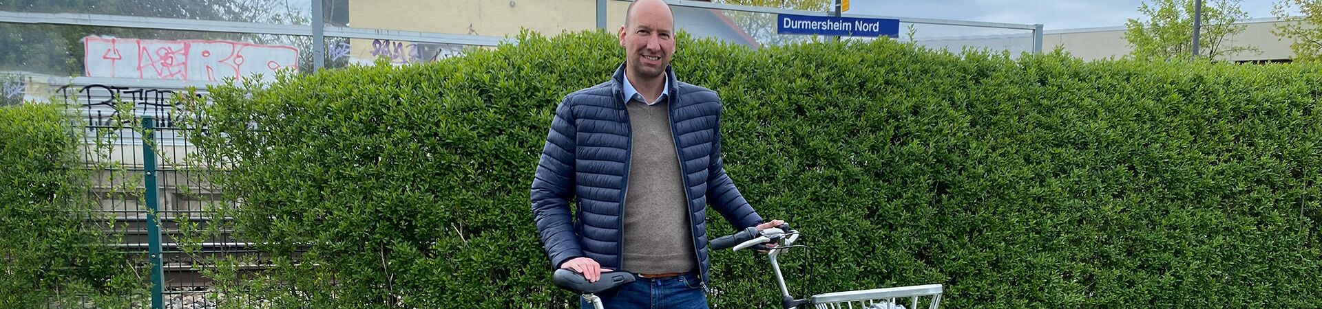 Klaus Eckert - am Durmersheimer Bahnhof mit dem Fahrrad