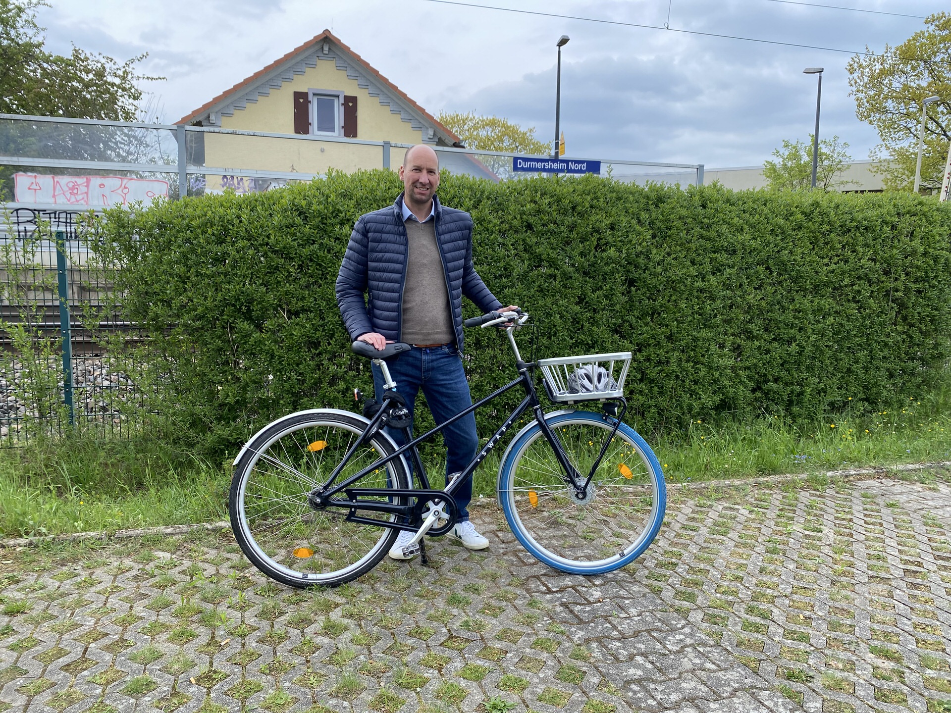 Klaus Eckert - auf dem Fahrrad am Durmersheimer Bahnhof